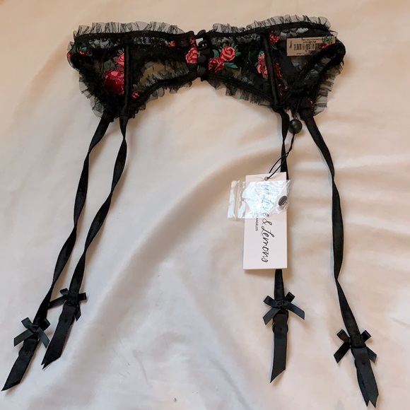 For LOVE &lemons 🌹 rosebud Garter